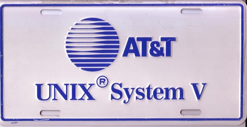 UNIX: El comienzo Años 60: en los Laboratorios Bell se comienza el desarrollo de Multics, un OS multiusuario, multitarea, multicomplicado. Nunca se terminó.