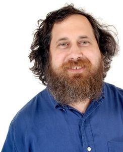 GNU Richard Stallman, del MIT, se decide a cambiar las cosas y comienza a escribir un SO libre, que pudiera ser
