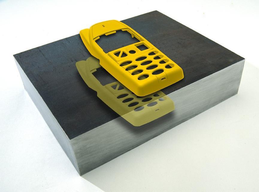 Toolox 44 en molde para carcasa de plástico de teléfono móvil Material Policarbonato (PC) Fabricación Toolox 44 se usa en la pieza movible del molde. En la pieza fija se usa acero W.