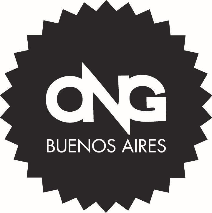 LA ONG BUENOS AIRES La ONG Buenos Aires no es una ONG. Es un proyecto colaborativo que, desde 2014, trabaja en torno a lo fotográfico y reflexiona sobre las posibilidades de las imágenes hoy.