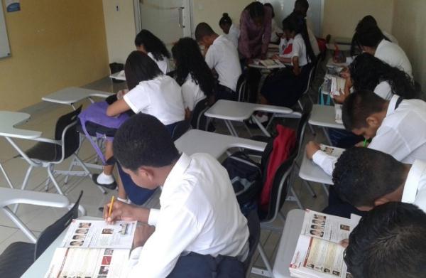 Estudiantes del 12 grado del Instituto Nicolás del Rosario, curso de inglés, 30 mayo de 2016.