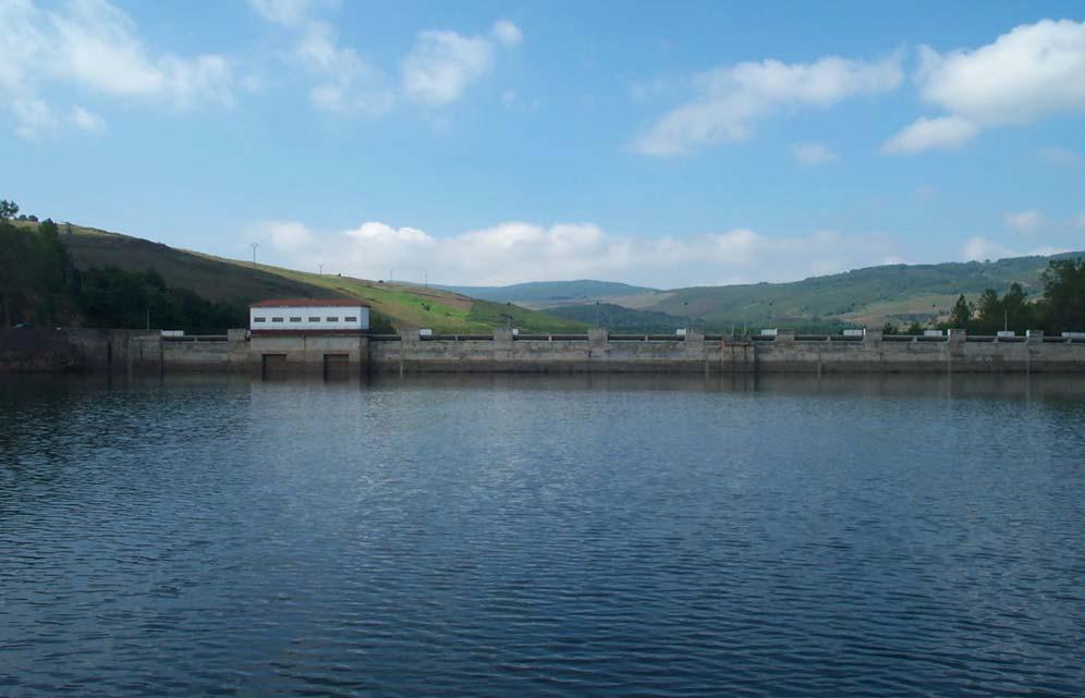 Vista de la presa desde la estación de