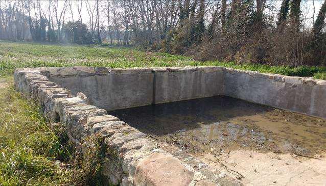 lavadero original de Can Jornet, con paredes de piedra, se llevó a cabo la construcción de unos