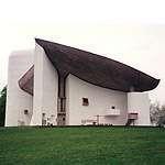 ARQUITECTO: Le Corbusier LOCALIZACIÓN: Ronchamp, France FECHA: 1955 TIPO: iglesia SISTEMA CONSTRUCTIVO: c o n c r e