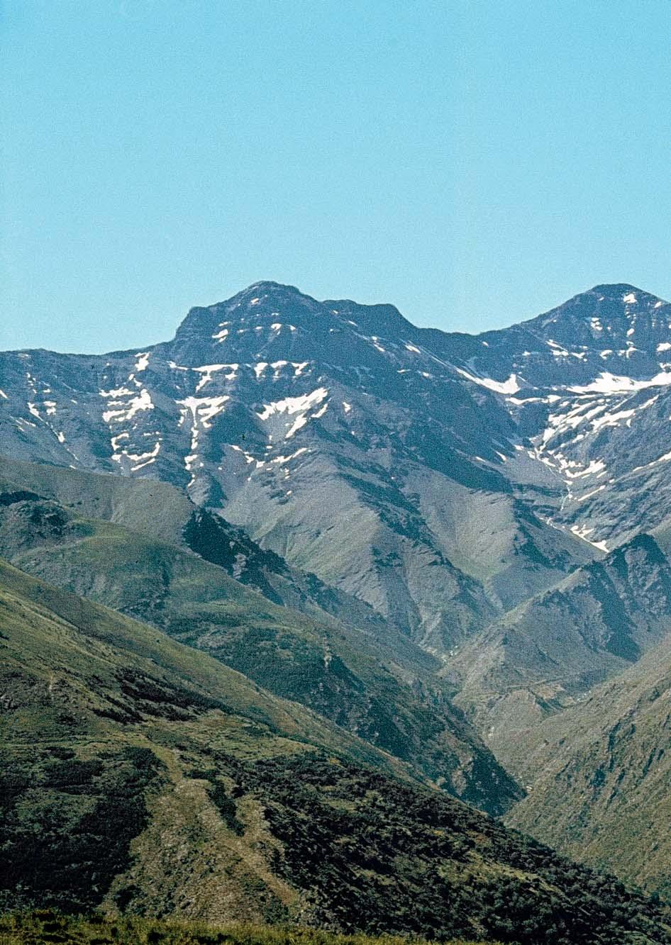 Caras norte de los picos Mulhacén y Alcazaba y vista