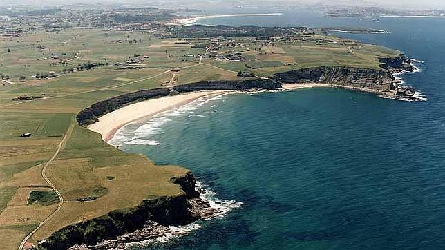 Diez playas perfectas de Cantabria ABC VIAJAR 20/10/2014 Aguas color esmeralda con arenas finas y doradas bañan una de las costas más desconocidas de nuestro litoral.