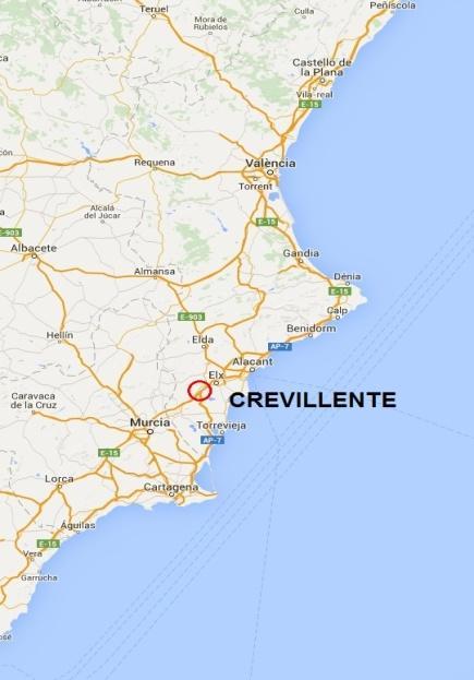 Su vecindad con el municipio de Elche le permite formar parte del área metropolitana de Alicante-Elche. Crevillente cuenta con 28.328 habitantes 12 en una superficie de 103,30km 2.