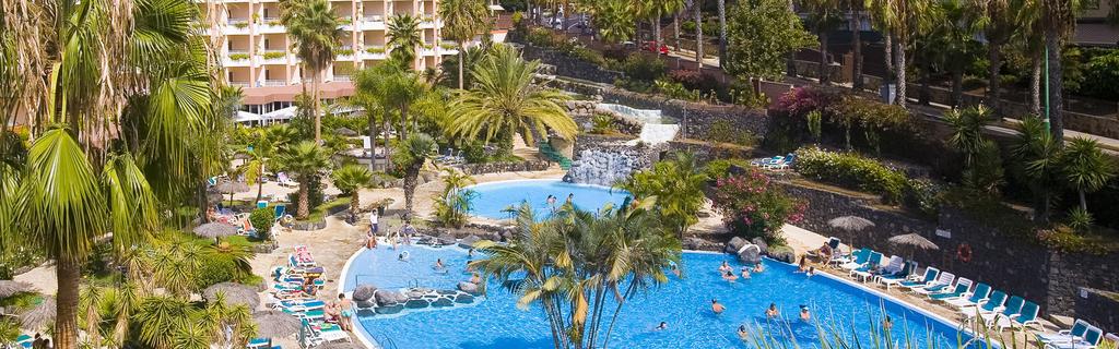 PUERTO DE LA CRUZ, TENERIFE Situado al norte de Tenerife, Puerto de la Cruz es uno de los centros turísticos más