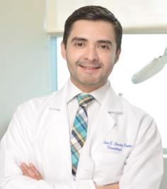 Dr. Luis Enrique Sanchez Dueñas (Presidente 2017 2019) Colegio Médico de Dermatólogos de Jalisco Apreciable Industria Farmacéutica y Marcas afines.