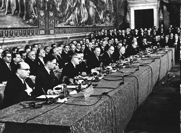 I. LEGISLACIÓN COMUNITARIA (i) LOS ORÍGENES Tratado de Roma, 1957, constitutivo de la Comunidad Económica Europea, Art.