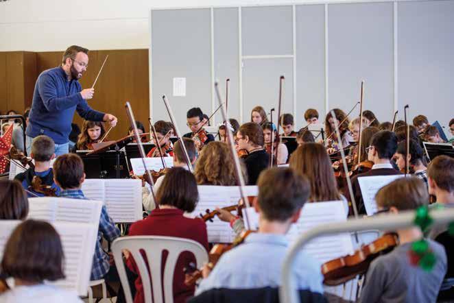 Orquesta Infantil de Almería TEMPORADA 2017/18 La Orquesta Infantil de Almería (OIAL) está integrada por niños de *10 a 13 años aproximadamente y con al menos un año de experiencia con el instrumento.
