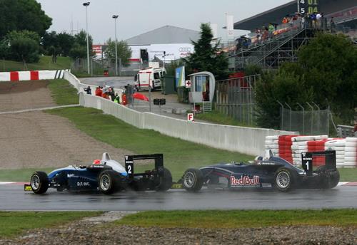 Página 4 de 10 Ambos disputarán este año las GP2 Series en equipos competitivos (ART Grand Prix y Arden Internacional) y han sido nombrados pilotos probadores en las escuderías de Formula 1 Renault y
