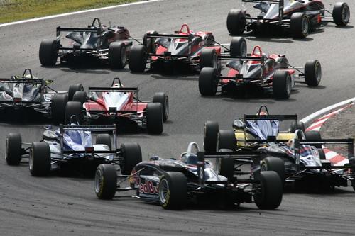 Página 5 de 10 Aunque se trate de la unión del campeonato oficial de Formula 3 de Francia y Alemania, las F3 Euro Series se han convertido en una comptición internacional de primer nivel, con pilotos