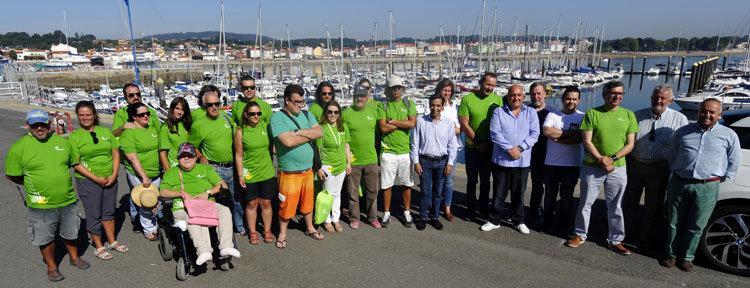 Iberdrola celebra en el mar su Día del Voluntariado con usuarios de Cogami Una treintena de personas entre usuarios de Cogami en Ferrol y personal de Iberdrola participaron ayer en la celebración del