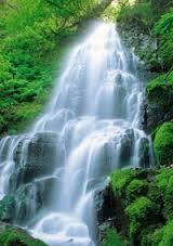 1. Agua pura El agua es una sustancia cuya molécula está formada por dos átomos de hidrógeno y uno de oxígeno.