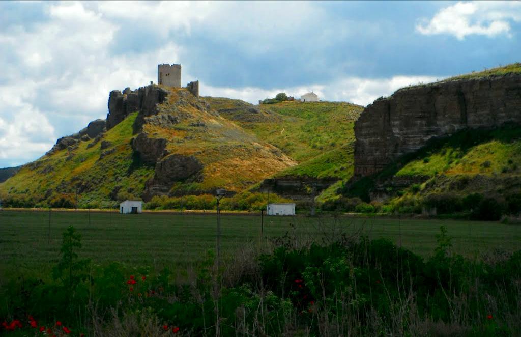 El Castillo de Oreja, desde el Soto de Oreja, Toledo.