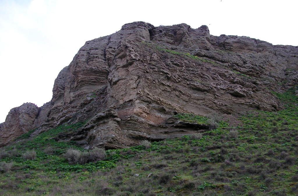 Cerro con yesos grises y margas yesíferas, del Burdigaliense Sup.-Bindoboniense Inf.