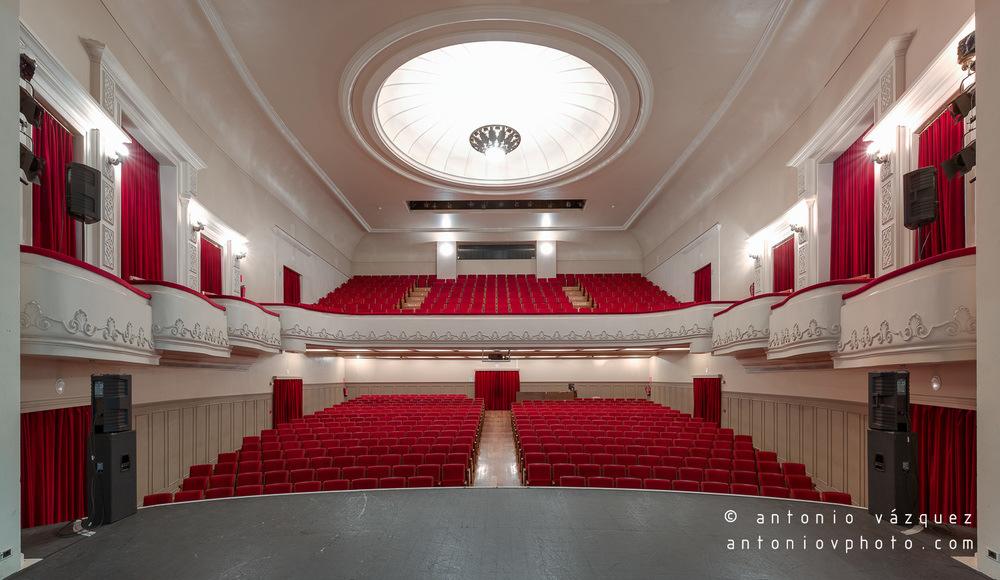 El Teatro Bergidum se concibe como un servicio cultural público, dirigido a los ciudadanos del municipio de Ponferrada y de la comarca del Bierzo, aunque su acción busca también la proyección
