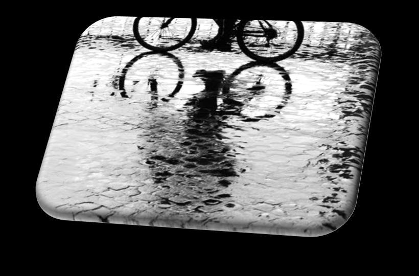 Un día de lluvia Hubo un día, en el que yo estaba en mi pueblo, mi padre me despertó para dar una vuelta en bicicleta.
