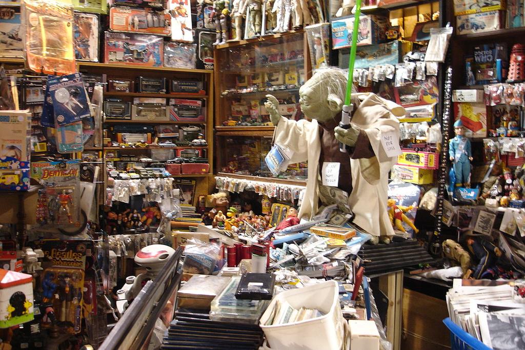 Star Wars 26 Merchandising Star Wars también marcó una importante innovación en el dominio del merchandising (esto es, su explotación comercial), que, hasta entonces, era considerado como una parte