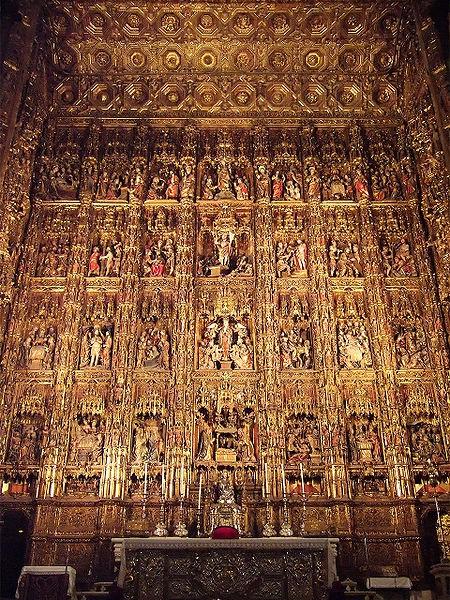 Otro lugar importante para las representaciones escultóricas y también pictóricas son los grandes altares que se levantan en las cabeceras de las iglesias.
