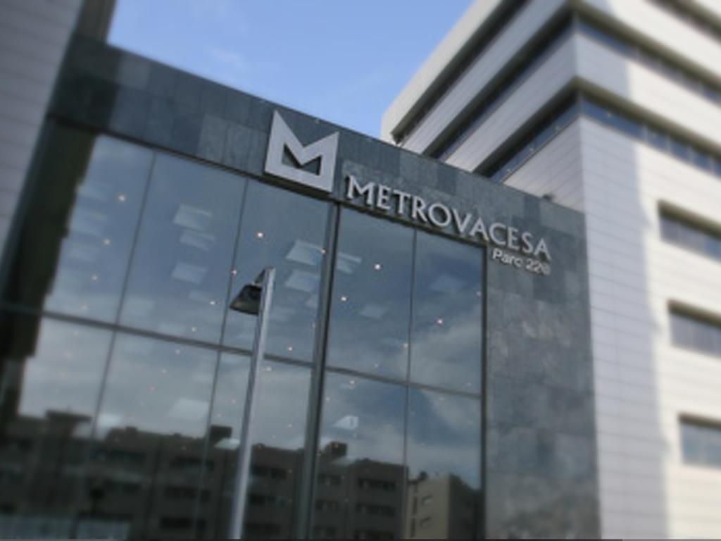 8. Metrovacesa corporativo Identidad Metrovacesa Metrovacesa es la compañía patrimonialista líder en España, centrando su principal actividad en alquilar, promover, comercializar y gestionar