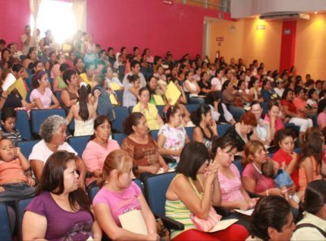 de todos los sectores de Jalisco, participa en la mesa de patrimonio de las mujeres, promoviendo la capacitación integral para el reconocimiento y la buena administración de sus recursos para la