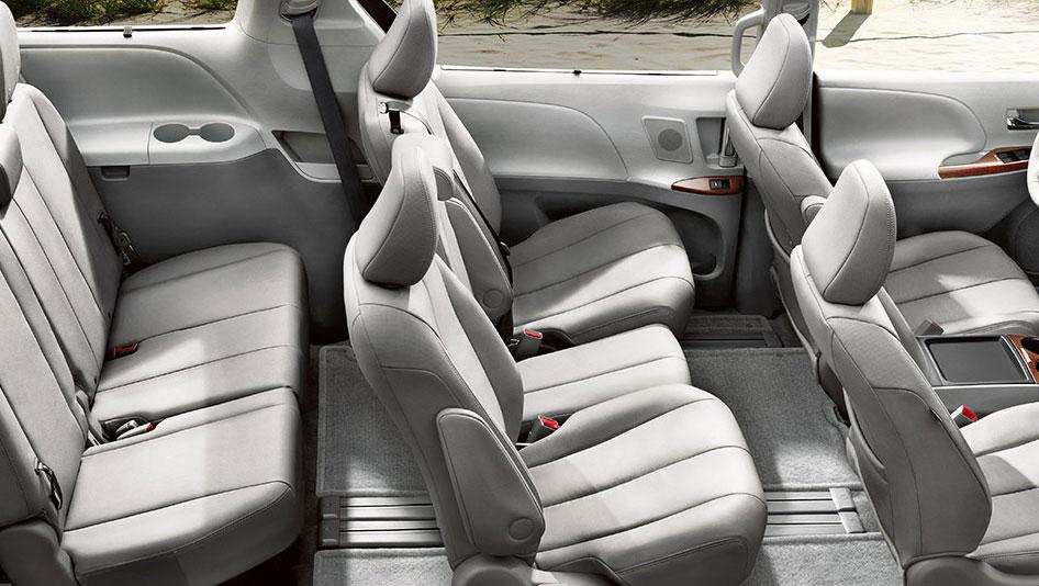 Esta minivan tiene el espacio perfecto para ti y los tuyos, sin abandonar ese estilo que te hace lucir súper.