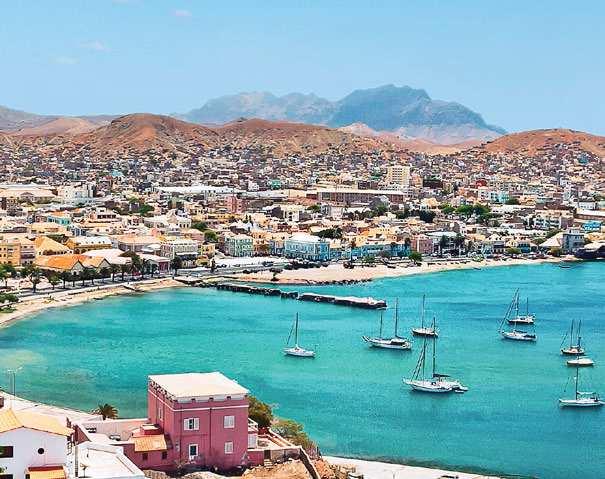 encuentra su más alta expresión en una mezcla de sentimiento y contradicción. La ciudad portuaria de Mindelo es el lugar ideal para disfrutar de Cabo Verde.