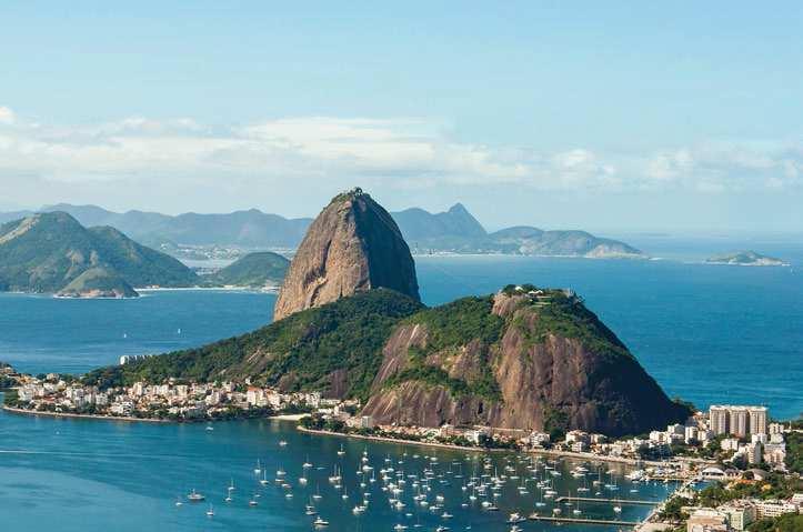 RÍO DE JANEIRO Ambientes únicos El Cristo Redentor es uno de los lugares de interés más famosos de Río de Janeiro, junto a sus espectaculares Carnavales, las playas de Copacabana e Ipanema, y el Pan