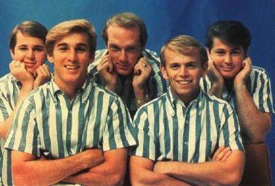 The Beach Boys El sonido DOO-WOP es un estilo que surge también a finales de los 50 basado en sonido de armonía vocal.