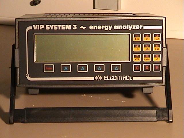 10.- VIP SYSTEM 3. Entradas de tensión: - Nº. de entradas: 4 (L1-L2-L3-N) Rango de tensión: 0-600 V. con CTs - Rango de frecuencias medidas: 50 Hz - 1.