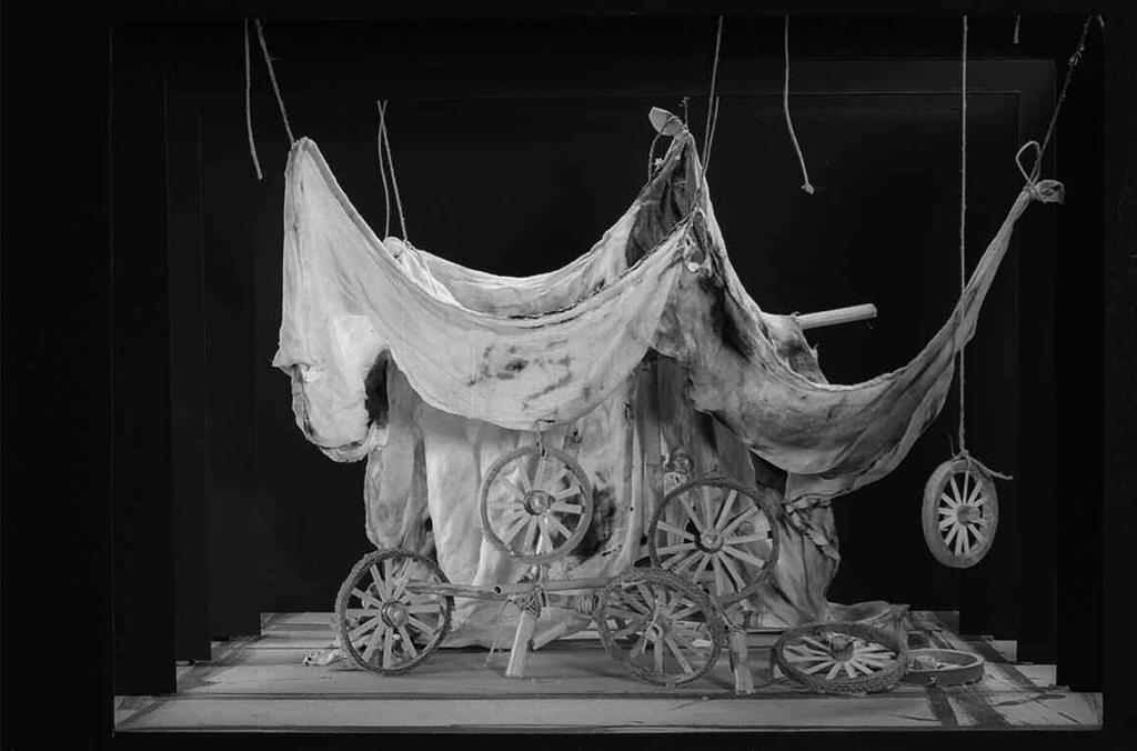 Fichas de los objetos: Imagen 3: Maqueta del escenográfo Antonio Clavé para la ópera Carmen. Imagen 4: Ficha de datos accesible por internet.