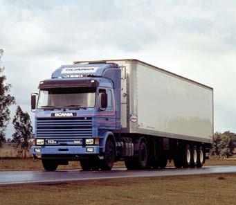 7 (7) LA TRADICIÓN DE SCANIA STREAMLINE Tradición aerodinámica Con ocasión de su centenario, Scania lanzó en 1991 una gama de productos que crearon tendencia en los años siguientes.