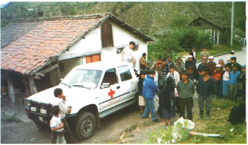 860 familias afectadas por el volcán Tungurahua por medio de la ayuda humanitaria, y la capacitación y sensibiliza- El proyecto se divide en tres áreas de acción: 1) Reactivación económica con la
