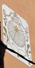 Misviajess 23-2-2014 Recorrer esta localidad del Priorato catalán es una delicia por sus paisajes, ermitas, bodegas, pero tiene el encanto de poseer una de las colecciones de Relojes de Sol,
