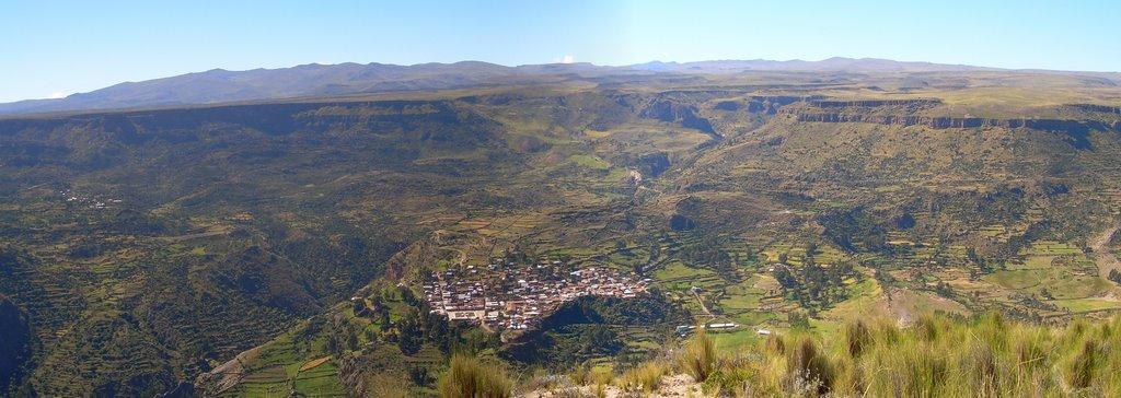 Limita al norte y al este con la provincia de Víctor Fajardo, al sur con la provincia de Lucanas y al oeste con el Departamento de Huancavelica.