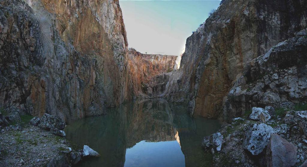 Laguna de Cerro Vértice en granito.