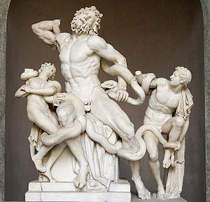 de la belleza humana. La escultura griega pasó por tres etapas: Arcaica: representación hierática de jóvenes.