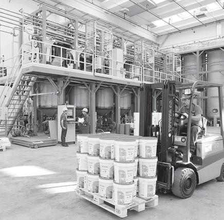 Más de 20 000 toneladas de productos terminados se fabrican en nuestras plantas todos los días a obras en el mundo entero.