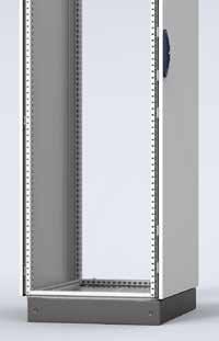 Los zócalos de 200 mm se suministran con tapa posterior para cableado formada por dos paneles desmontables de 100 mm. La placa frontal es de una pieza de 200 mm de alto.