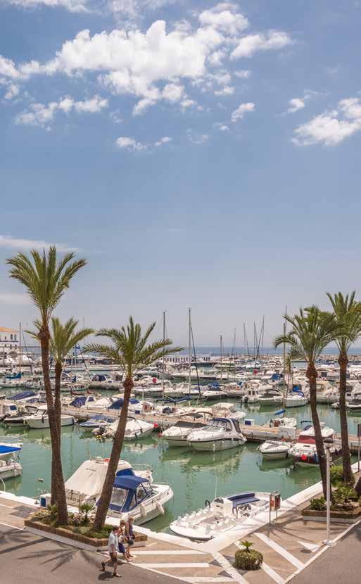10 LA DUQUESA Situada entre el Castillo de la Duquesa y San Luis de Sabinillas, a medio camino entre Marbella y Gibraltar, Puerto de la Duquesa se considera uno de los puertos deportivos