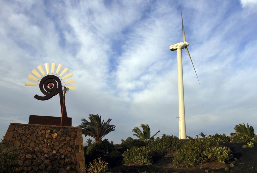 Proyectos en marcha: 1.- Ampliación Eólicas de Lanzarote. Instalación del décimo aerogenerador (950.