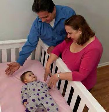 Los bebés duermen más seguros boca arriba. Los bebés que duermen boca arriba tienen mucha menos probabilidad de morir a causa de este síndrome que aquellos que duermen boca abajo o de lado.