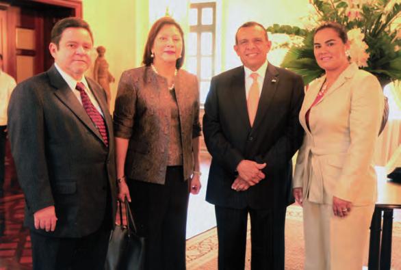 Rosa Bonilla de Lobo y el Magistrado Presidente de la Corte Suprema de Honduras, Dr.