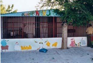 ECO - HIMNO En el colegio "Antonio Machado", todos los niños el medio respetamos, en los jardines árboles