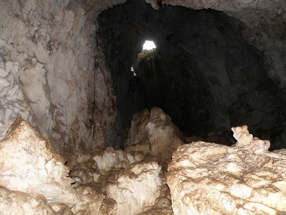 El Parque Nacional Barra Honda Creado en 1974 para proteger un grupo de cavernas y otras