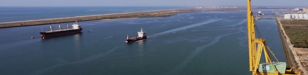 13 Puerto de Huelva Especializado en el tráfico de graneles líquidos y sólidos, Huelva posee uno de los