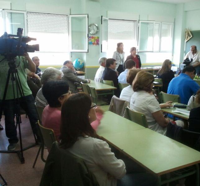 Participación en las actividades de formación e información Desde mayo a octubre de 2013, Asistimos a reuniones con el conjunto de mediadores sociales.