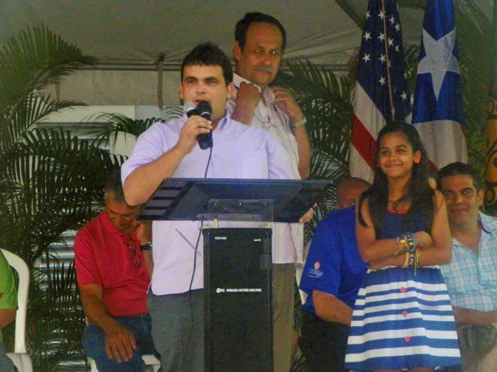 De izquierda a derecha Sr. Iván Santos- Presidente Federación Puertorriqueña de Tenis de Mesa, Sr. Juan Vila- Presidente Federación Dominicana de Tenis de Mesa, Lcdo.